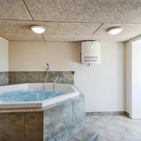 Beautiful Home In Hojer With Sauna Hojer